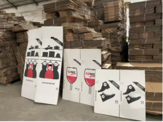 Heavy duty shipping wardrobe moving boxes with bars